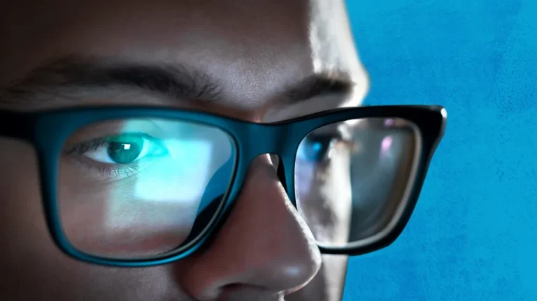 blue light glasses to prevent skin aging