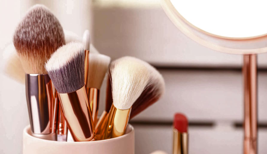 Makeup brushes every beginner should own