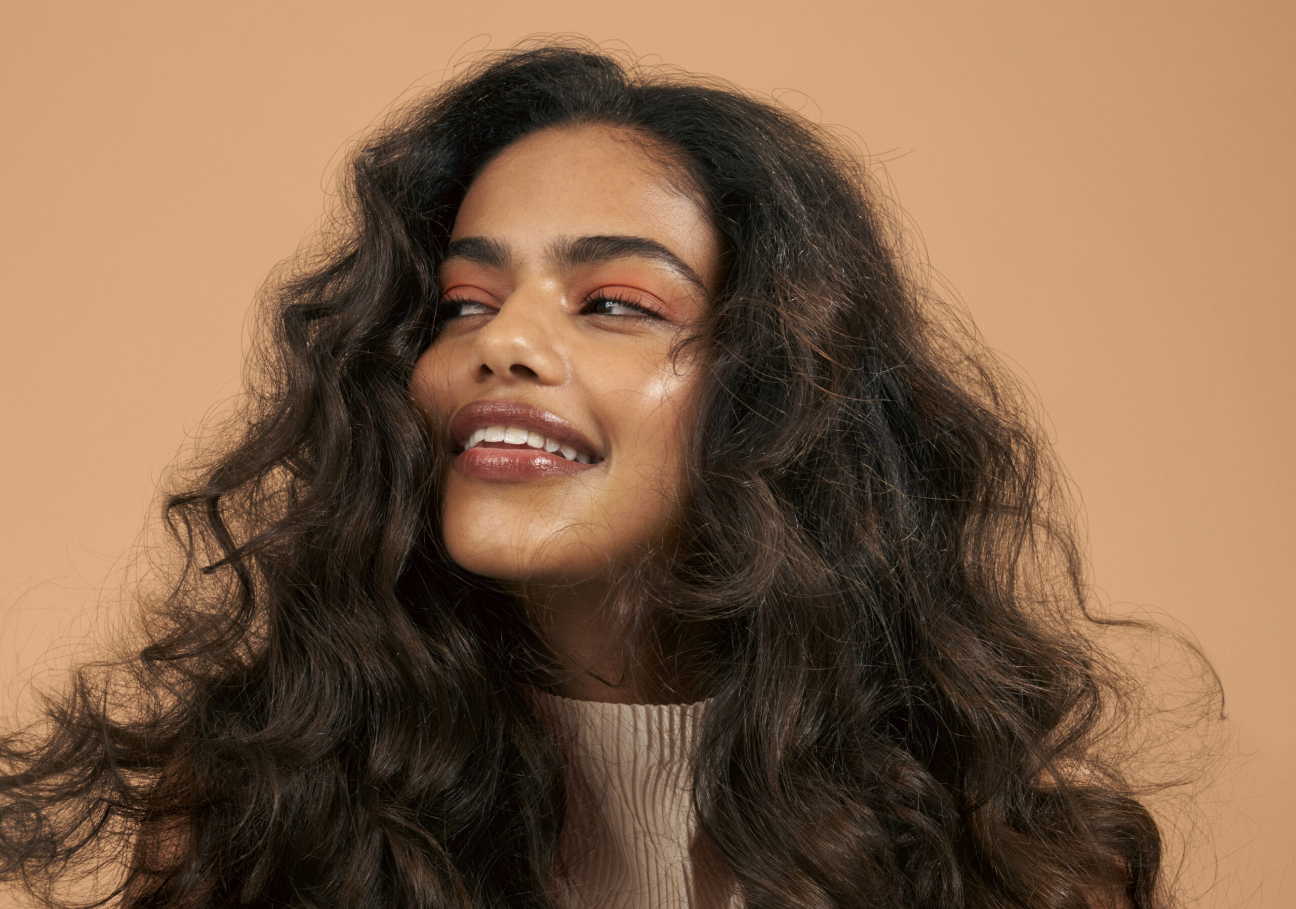 How to prevent frizzy hair without heat styling