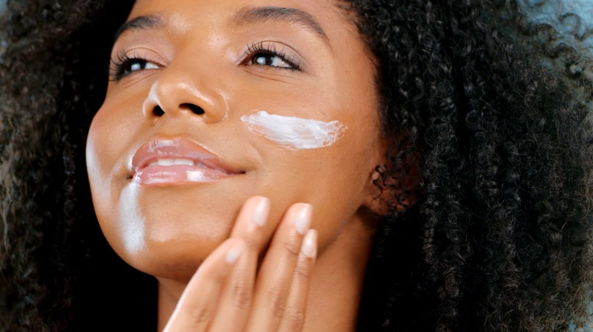 how to remove dark spots on face naturally