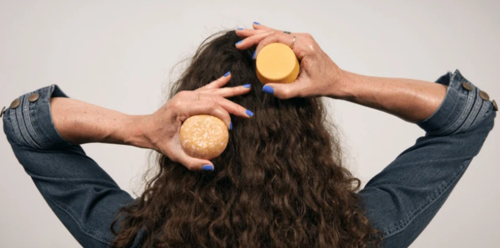 How to fix frizzy hair naturally